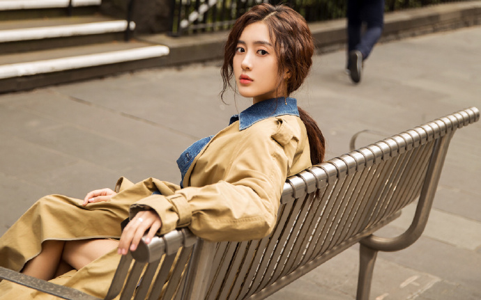 戈壁滩上的“点金手”：让废料绽放绿色新生